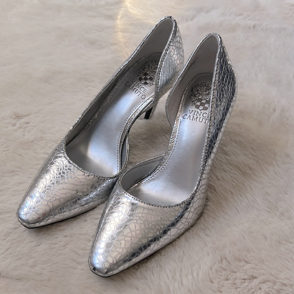 Vince Camuto Silver Faiva Pumps Size 6 EUC - Picture 4 of 10